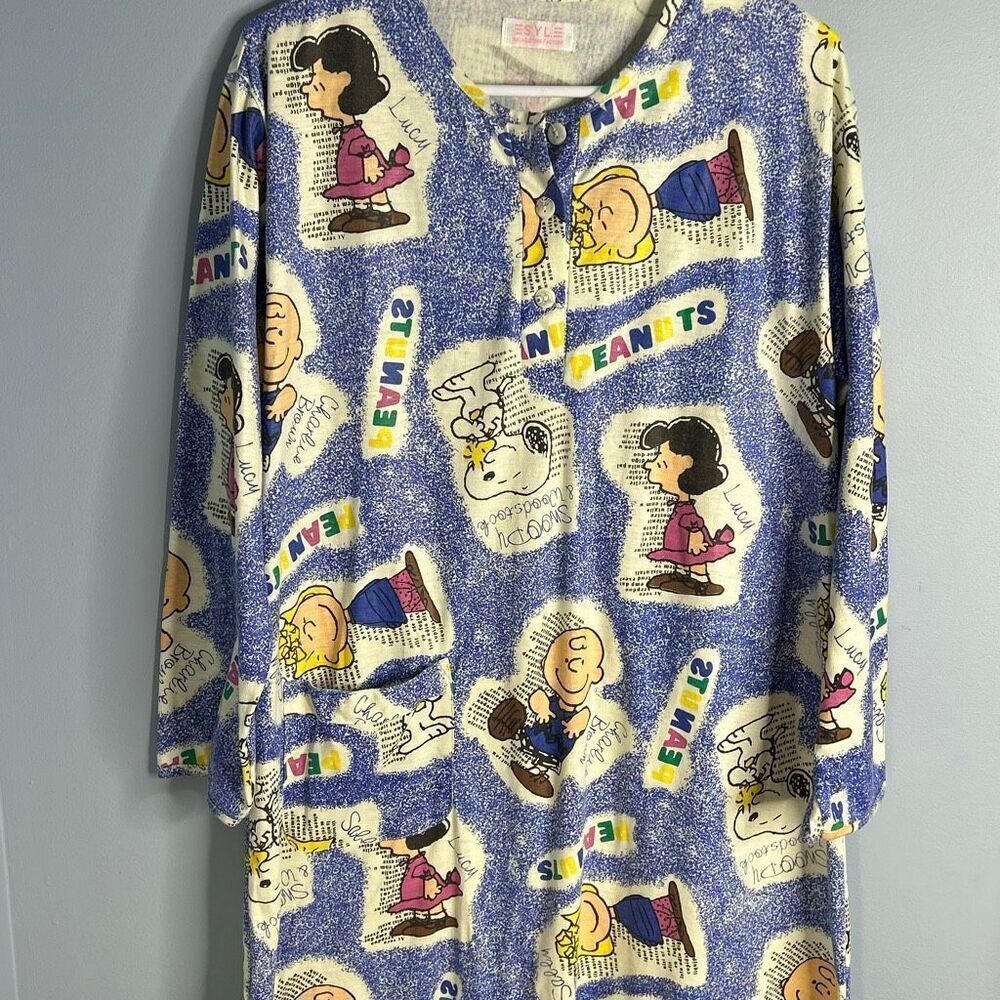 Peanuts Nightgown Medium Carlie Brown Woodstock Snoopy Lucy